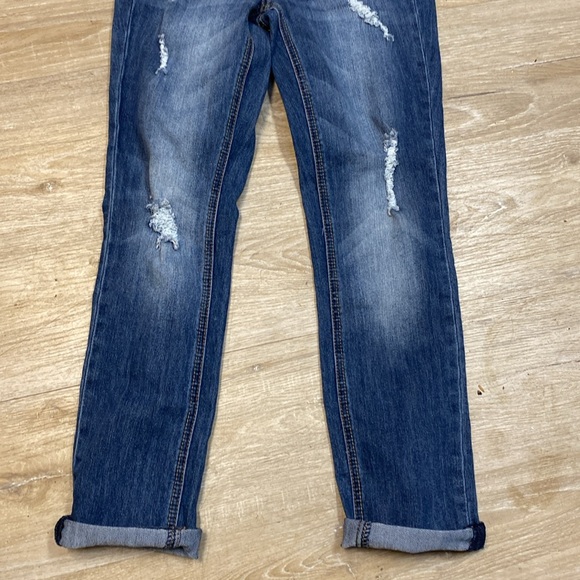 Dollhouse Distressed roll up capris - Picture 3 of 7